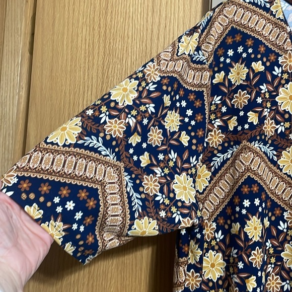 Espresso 3X V neck criss cross front tunic floral abstract Aztec print - Picture 5 of 10